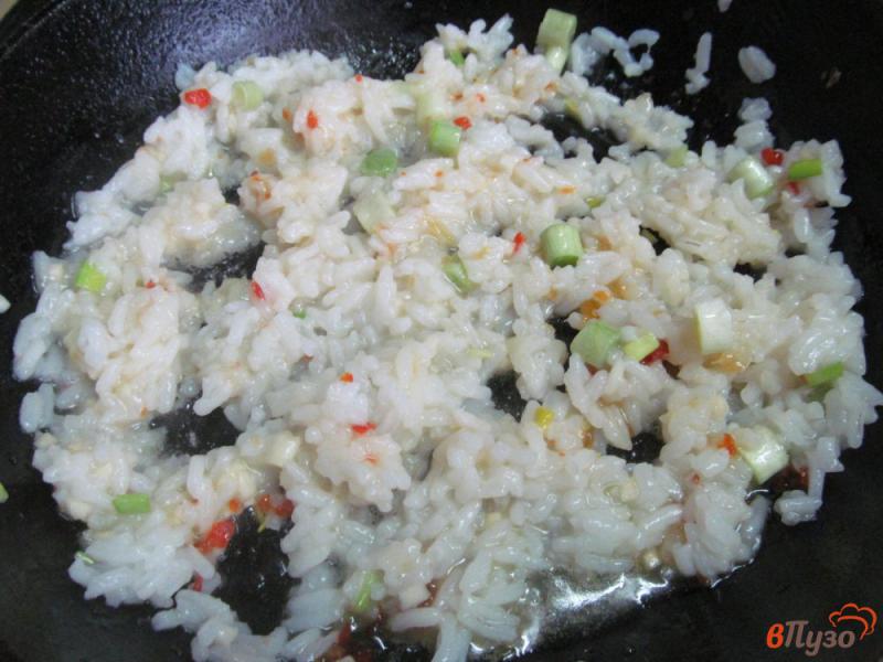 Фото приготовление рецепта: Рис с тыквой и шалфеем шаг №3
