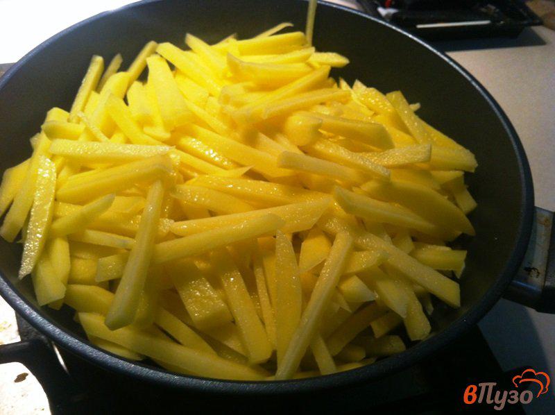 Фото приготовление рецепта: Жаренный картофель на гарнир шаг №2