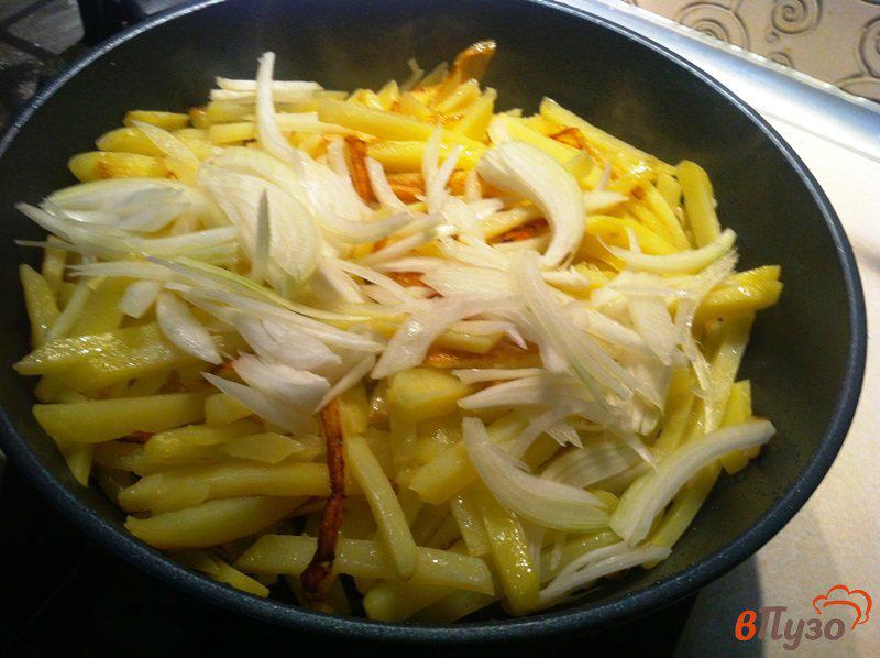 Фото приготовление рецепта: Жаренный картофель на гарнир шаг №4