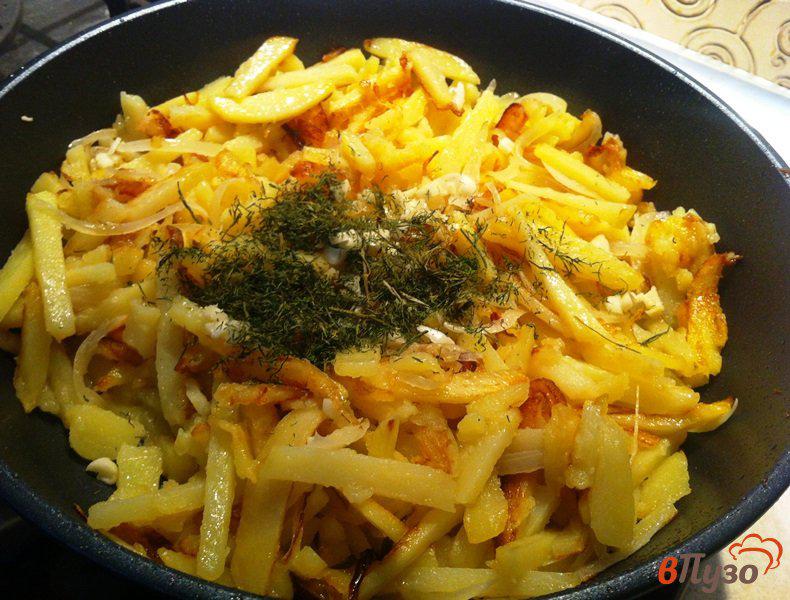 Фото приготовление рецепта: Жаренный картофель на гарнир шаг №6