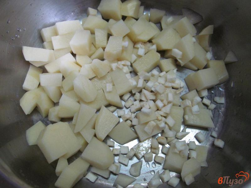 Фото приготовление рецепта: Постный борщ с брокколи и фасолью шаг №1