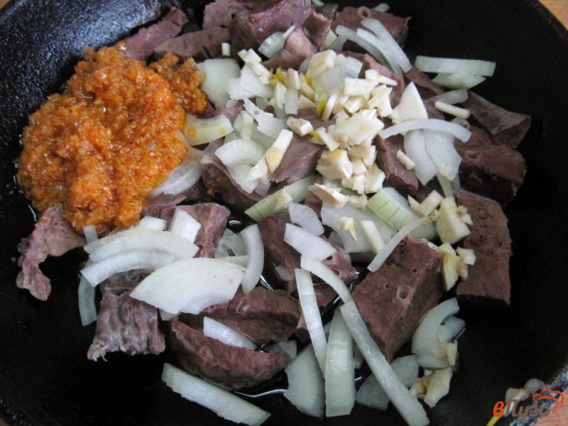 Фото приготовление рецепта: Свиное легкое под соусом шаг №2
