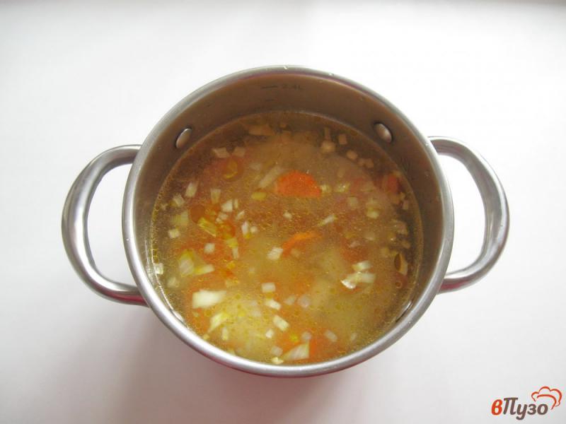 Фото приготовление рецепта: Суп с плавленым сыром и сосисками шаг №3