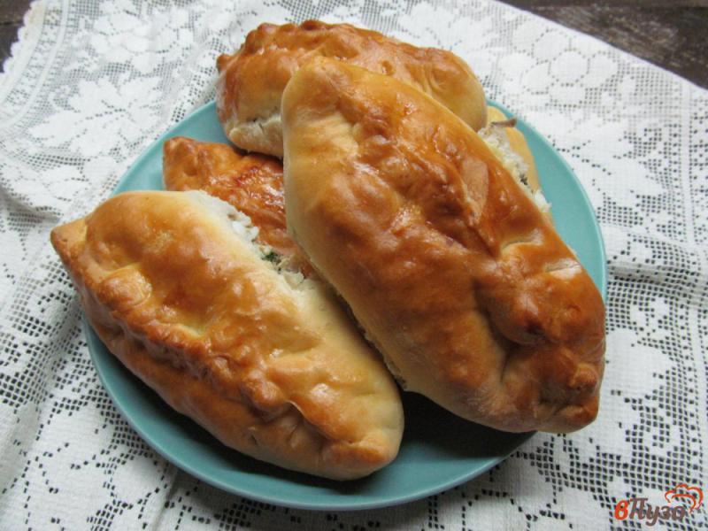 Фото приготовление рецепта: Пирожки с начинкой из вареной курицы и яйцом шаг №6