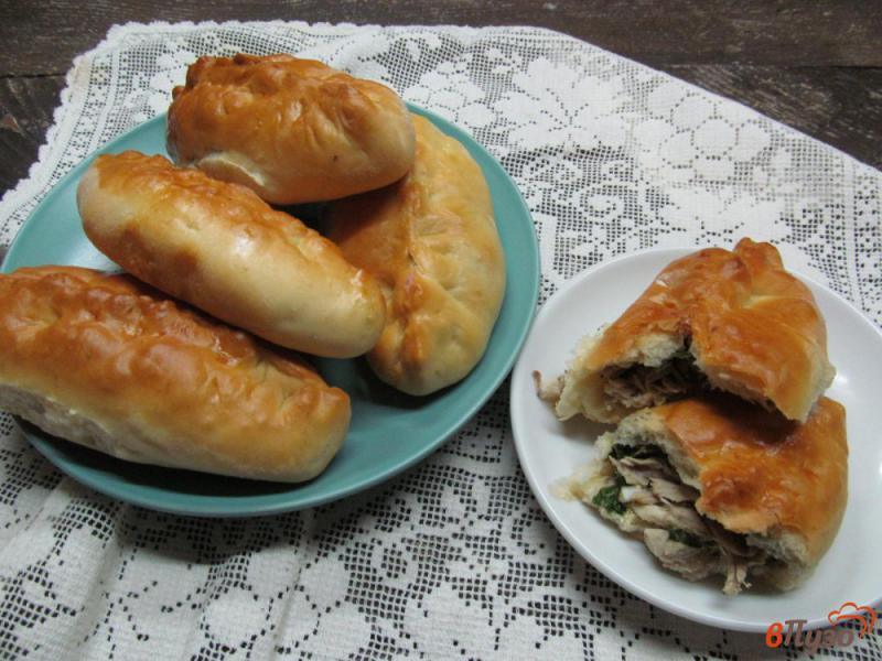 Фото приготовление рецепта: Пирожки с начинкой из вареной курицы и яйцом шаг №7