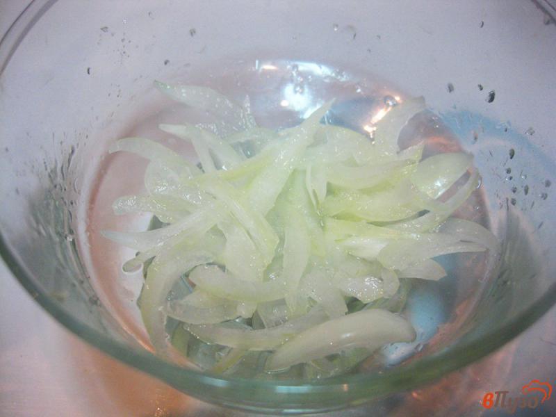 Фото приготовление рецепта: Салат с пекинской капустой и грибами шаг №3