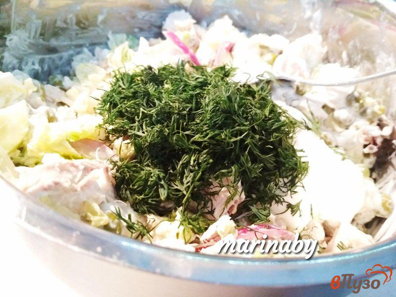 Фото приготовление рецепта: Салат из пекинской капусты с куриным филе шаг №9