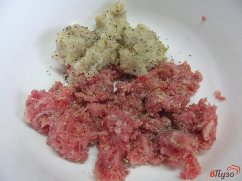 Фото приготовление рецепта: Мясной рулет с начинкой из помидора и каперсов шаг №1