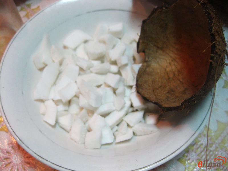 Фото приготовление рецепта: Конфеты кокосовые «Рафаэлло» шаг №2