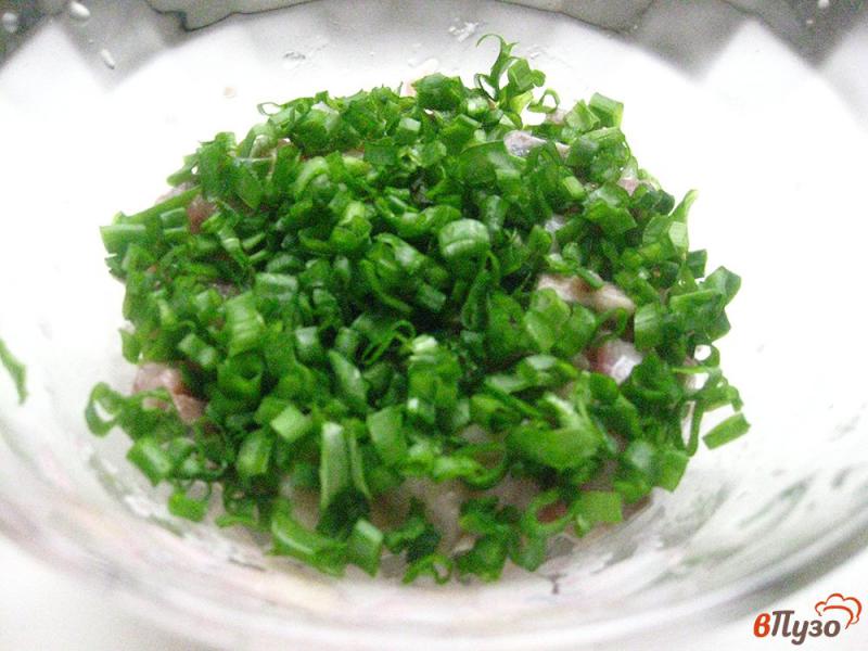Фото приготовление рецепта: Салат «Сельдь под шубой» с зеленым луком шаг №1