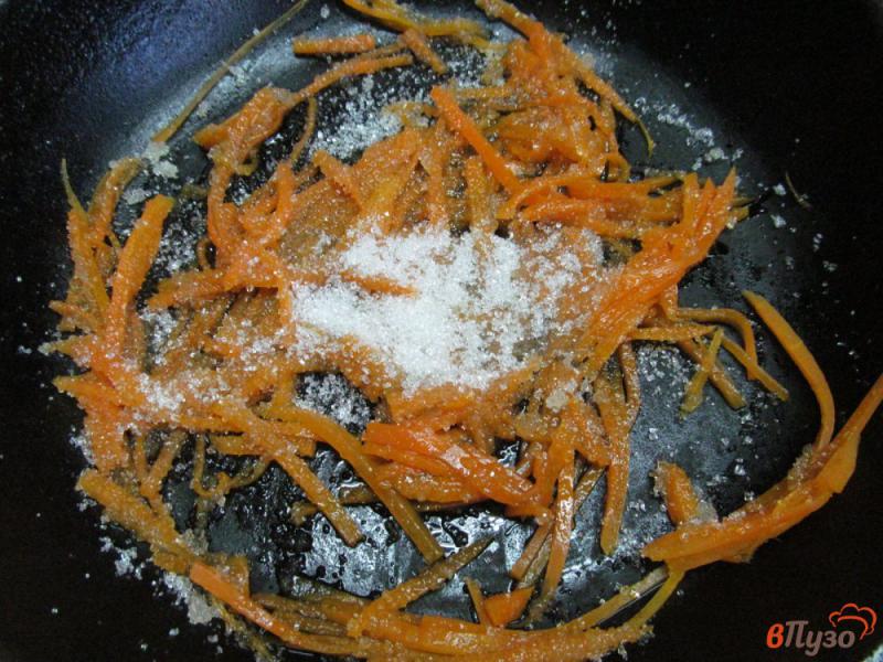 Фото приготовление рецепта: Рулеты из слоеного теста в шоколаде с морковной начинкой шаг №3