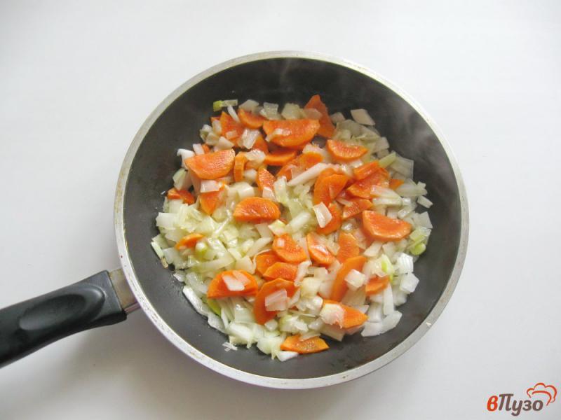 Фото приготовление рецепта: Овощной суп с колбасой шаг №2