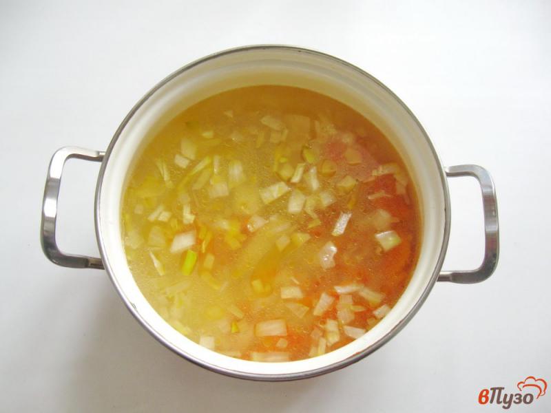 Фото приготовление рецепта: Овощной суп с колбасой шаг №3
