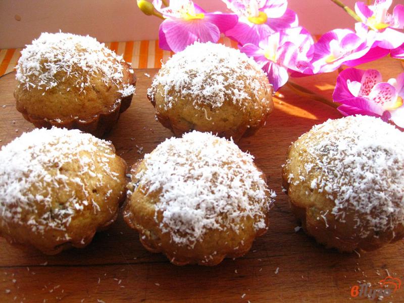 Фото приготовление рецепта: Кексы лимонные с кокосовой стружкой шаг №14