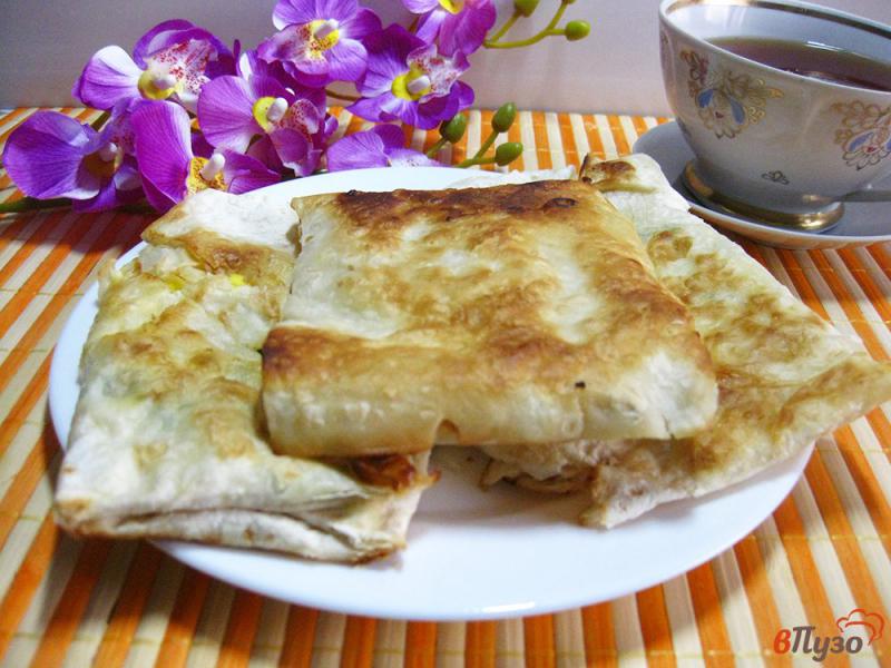 Фото приготовление рецепта: Закуска из лаваша с адыгейским сыром и укропом шаг №6