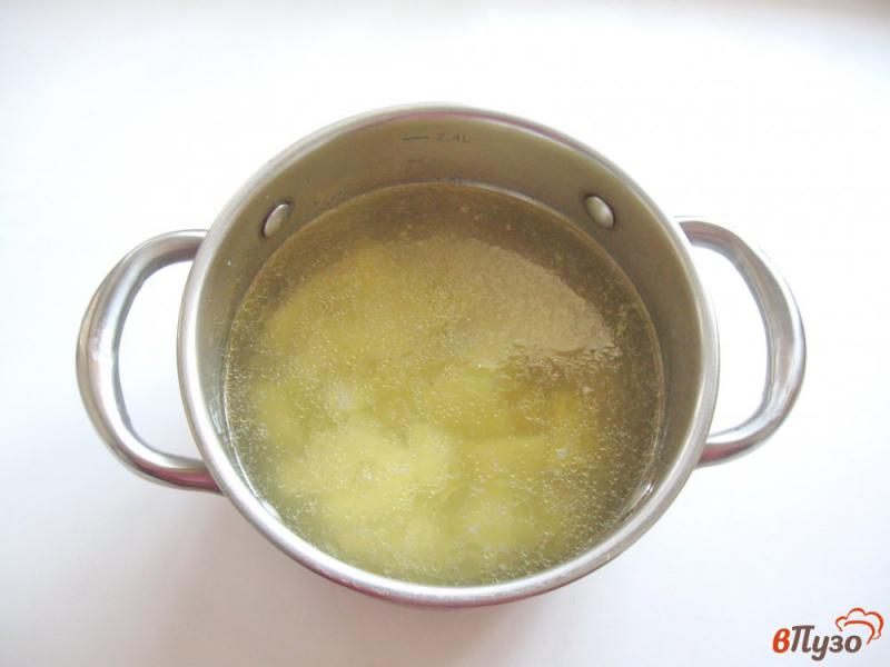 Фото приготовление рецепта: Гречневый суп с зеленым горошком шаг №1