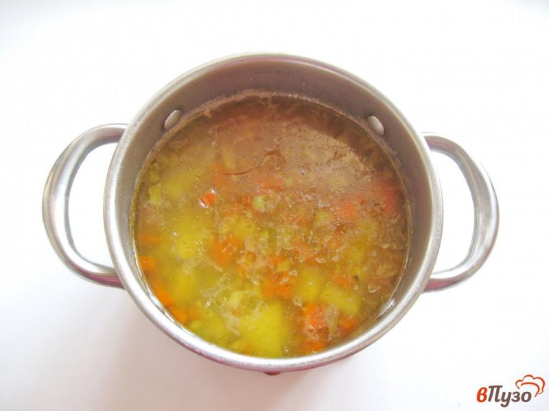 Фото приготовление рецепта: Гречневый суп с зеленым горошком шаг №6