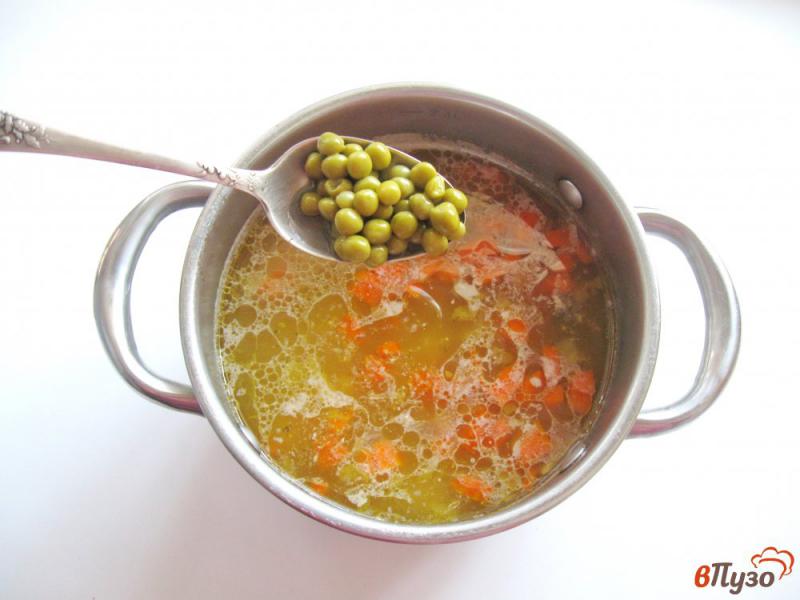 Фото приготовление рецепта: Гречневый суп с зеленым горошком шаг №5