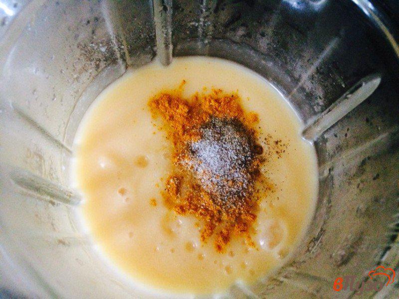 Фото приготовление рецепта: Суп-пюре из цветной капусты и шампиньонов  с купатами из индейки шаг №5