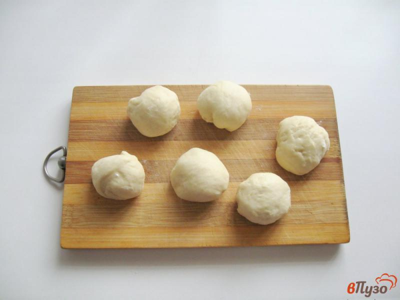 Фото приготовление рецепта: Пирожки с вареным сгущенным молоком шаг №4