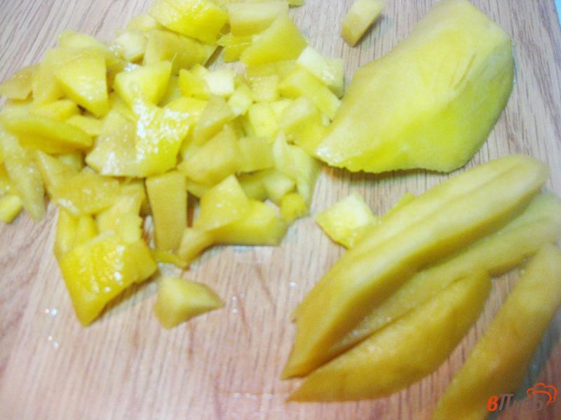 Фото приготовление рецепта: Салат фруктовый с манго и киви шаг №2