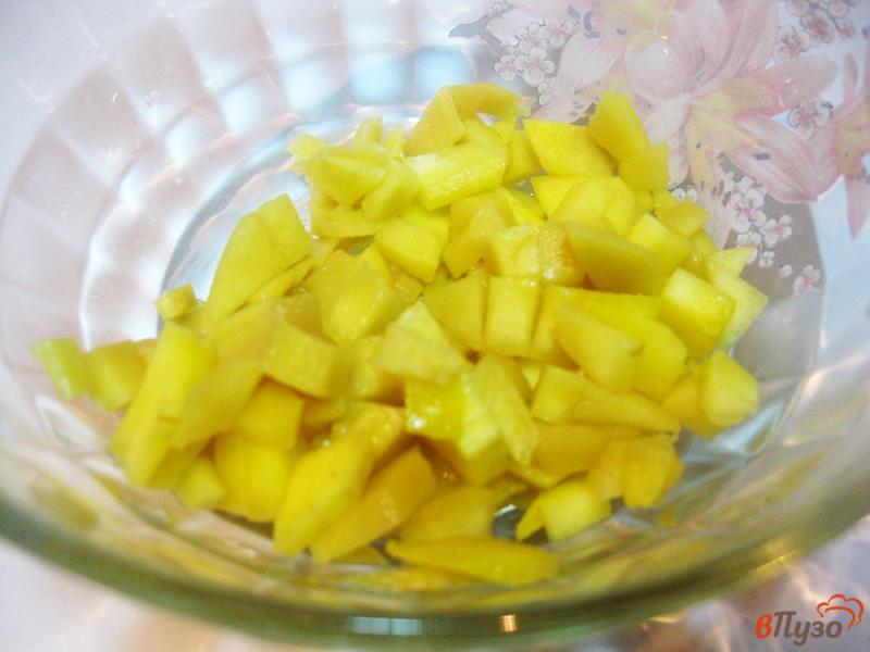 Фото приготовление рецепта: Салат фруктовый с манго и киви шаг №3