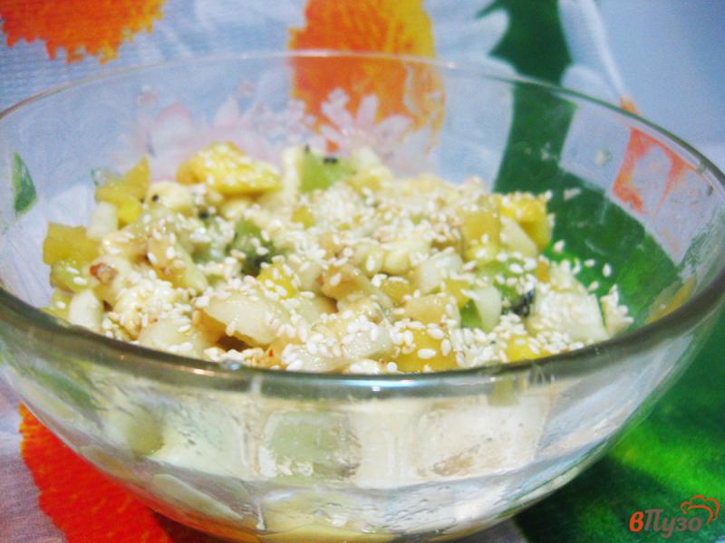Фото приготовление рецепта: Салат фруктовый с манго и киви шаг №11