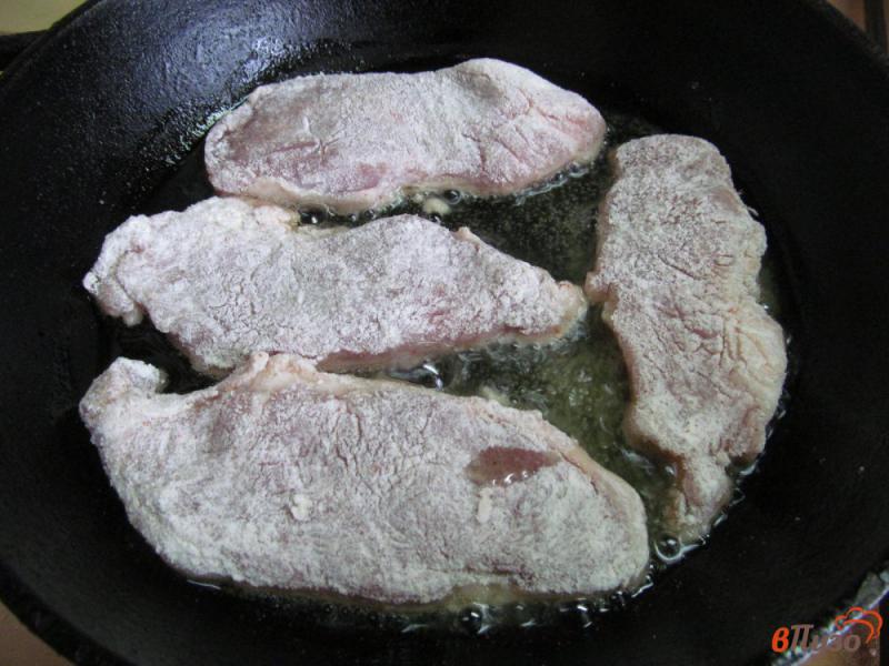 Фото приготовление рецепта: Свинина с грибным рагу и стручковой фасолью шаг №4