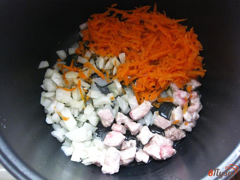 Фото приготовление рецепта: Рис с курицей в мультиварке шаг №5