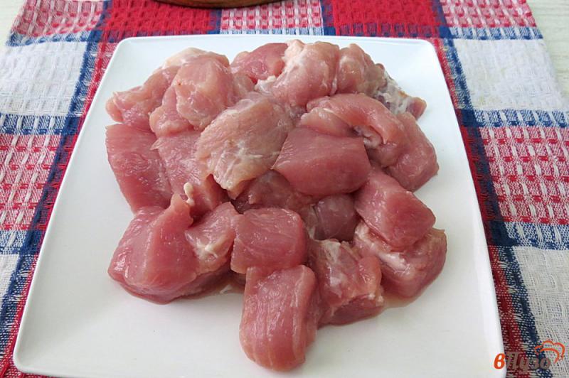 Фото приготовление рецепта: Свинина тушёная с лечо шаг №2