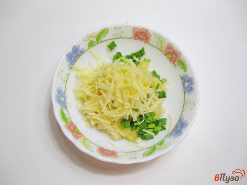 Фото приготовление рецепта: Салат с ананасом и квашеной капустой шаг №4