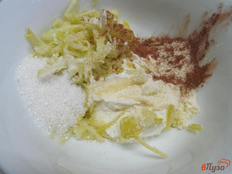 Фото приготовление рецепта: Сырники с манной крупой под яблочным соусом шаг №6
