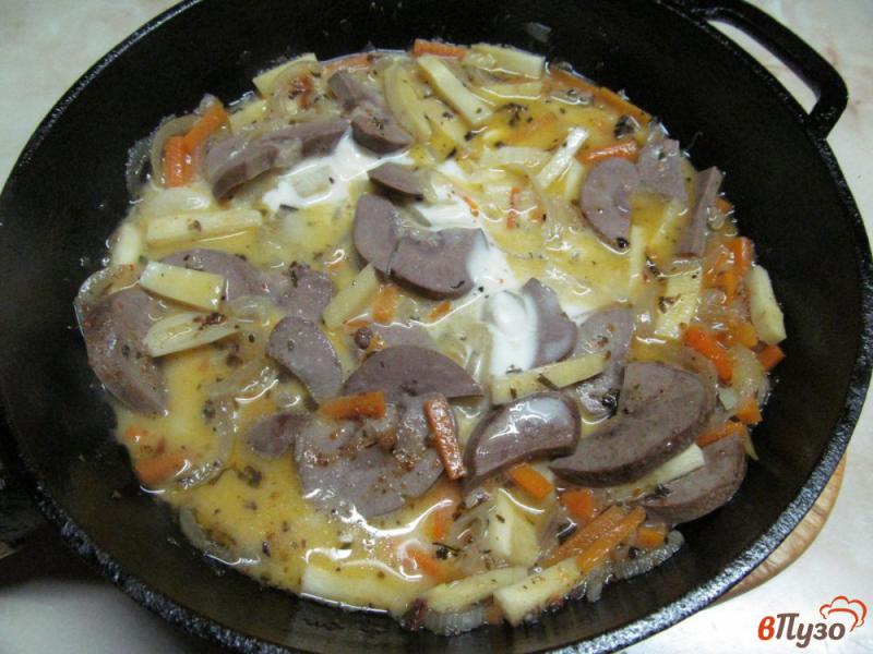 Фото приготовление рецепта: Свиные почки с оливками в сметанном соусе шаг №4