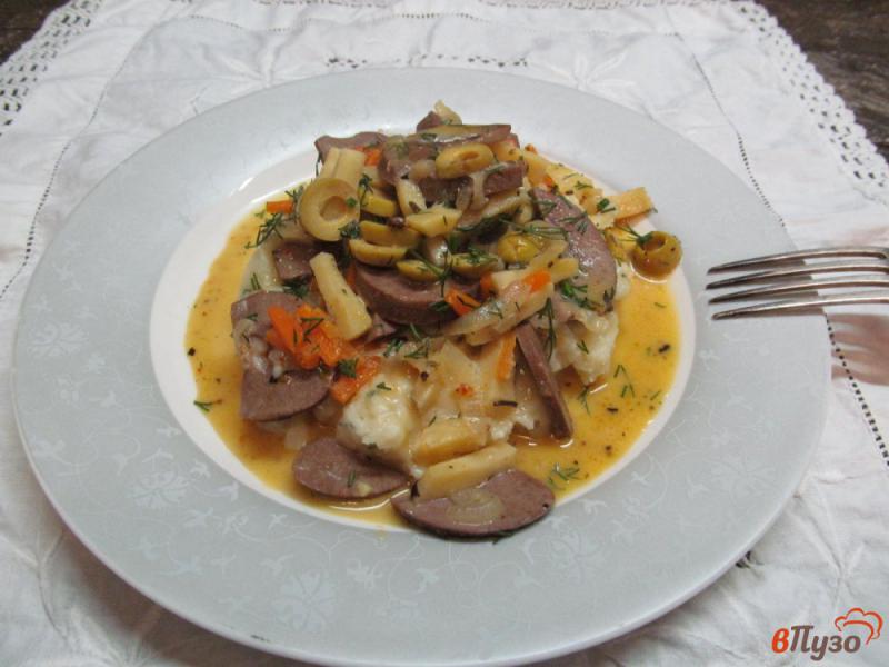 Фото приготовление рецепта: Свиные почки с оливками в сметанном соусе шаг №6