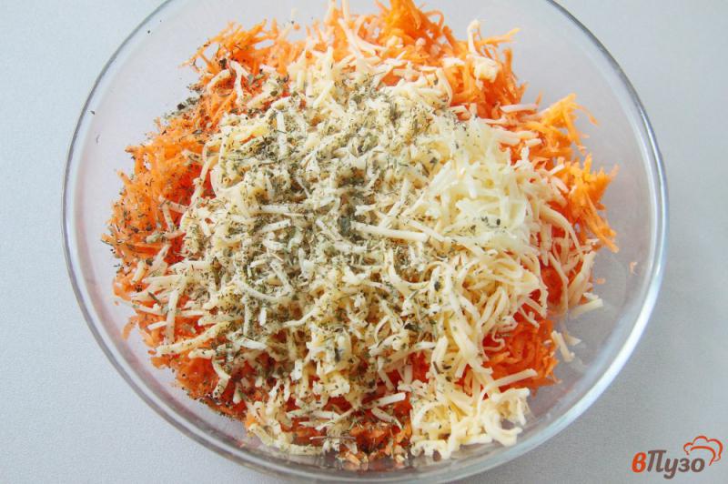 Фото приготовление рецепта: Дрожжевые завитки с морковью и сыром шаг №2