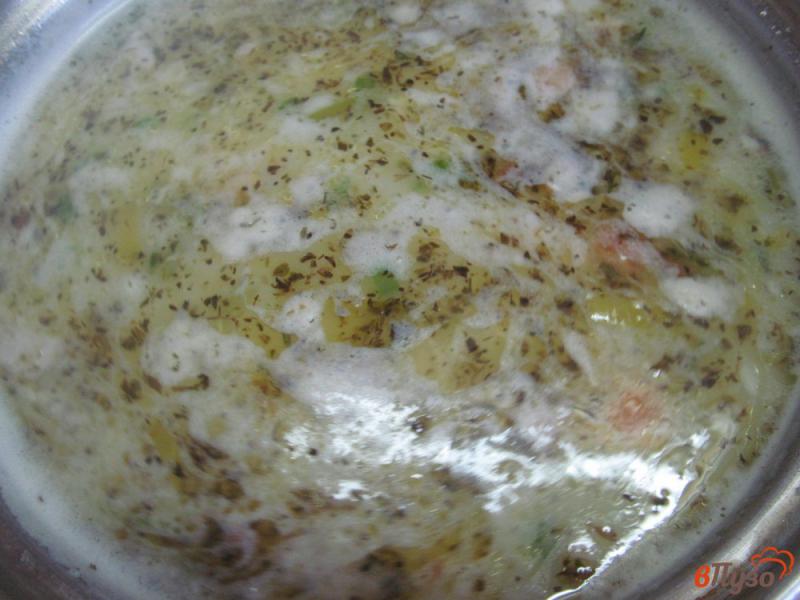 Фото приготовление рецепта: Картофельный суп на молоке с сыром шаг №7