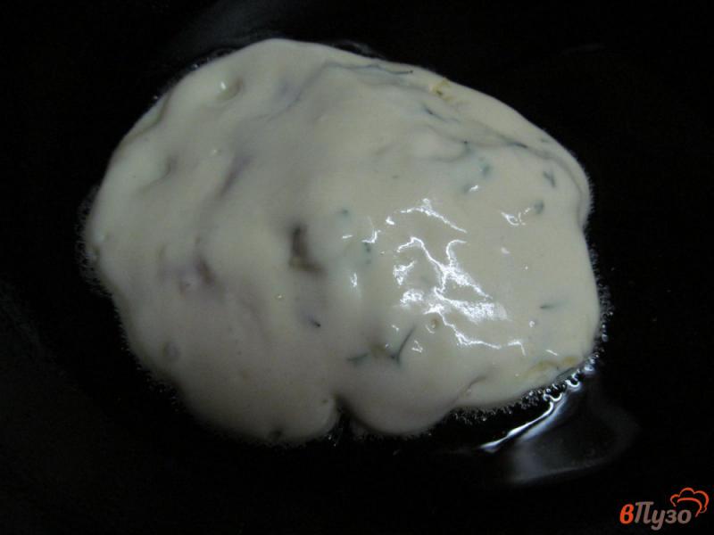 Фото приготовление рецепта: Куриные отбивные с сырной начинкой в кляре шаг №5