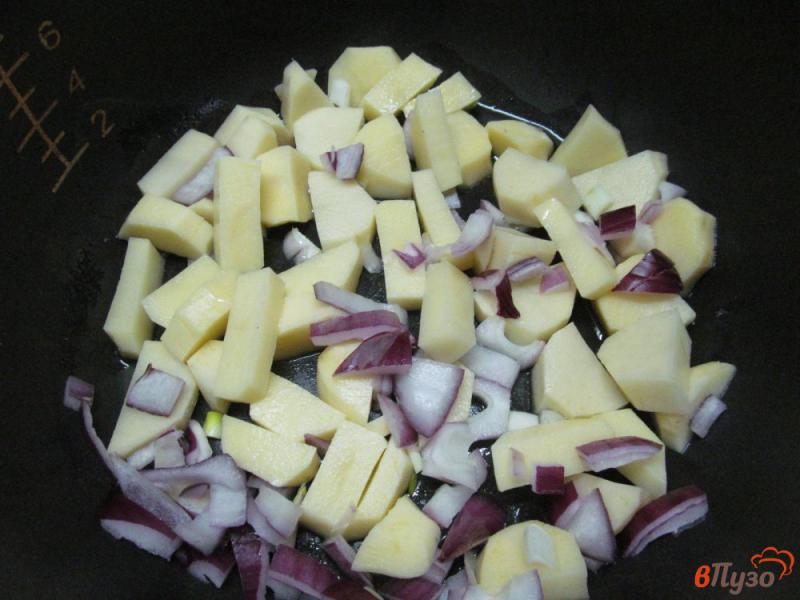 Фото приготовление рецепта: Жареный картофель с грибами и курицей в мультиварке шаг №1