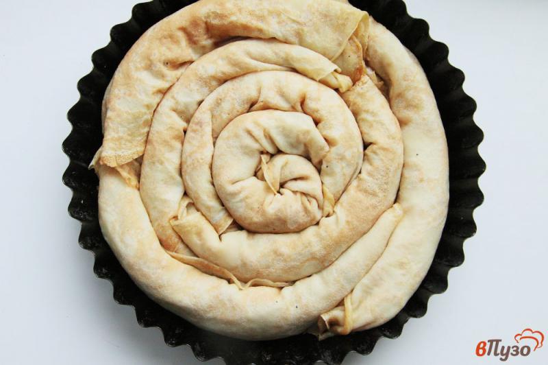 Фото приготовление рецепта: Блинный пирог «Улитка» с курицей и грибами шаг №7