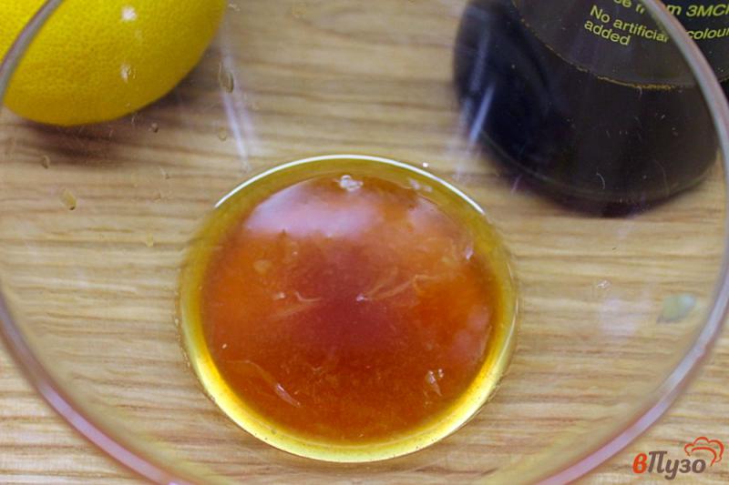 Фото приготовление рецепта: Желтохвост запеченый в рукаве с чесночно-лимонным соусом шаг №3