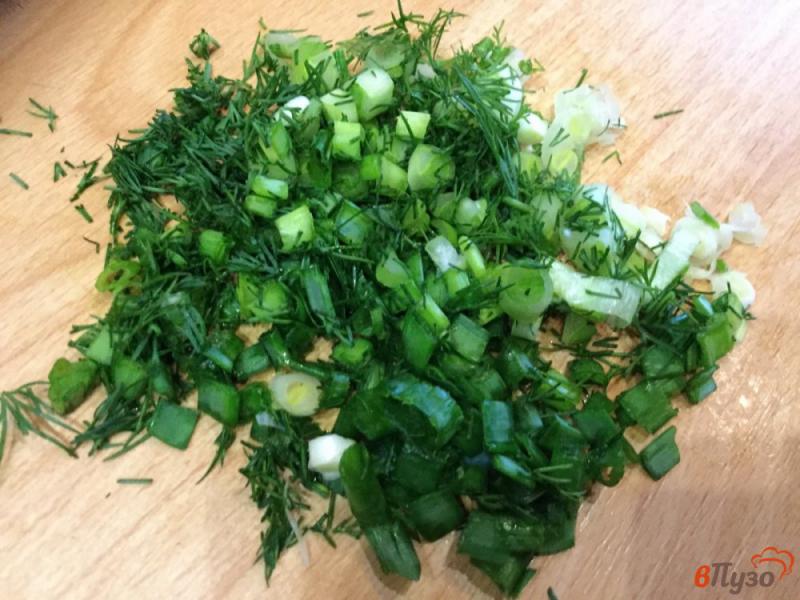 Фото приготовление рецепта: Салат из пекинской капусты с болгарским перцем и луком шаг №4