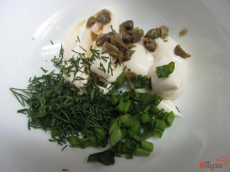 Фото приготовление рецепта: Салат из скумбрии горячего копчения шаг №4