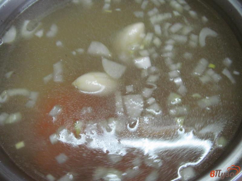 Фото приготовление рецепта: Суп с фасолью и томатами на бульоне из баранины шаг №3