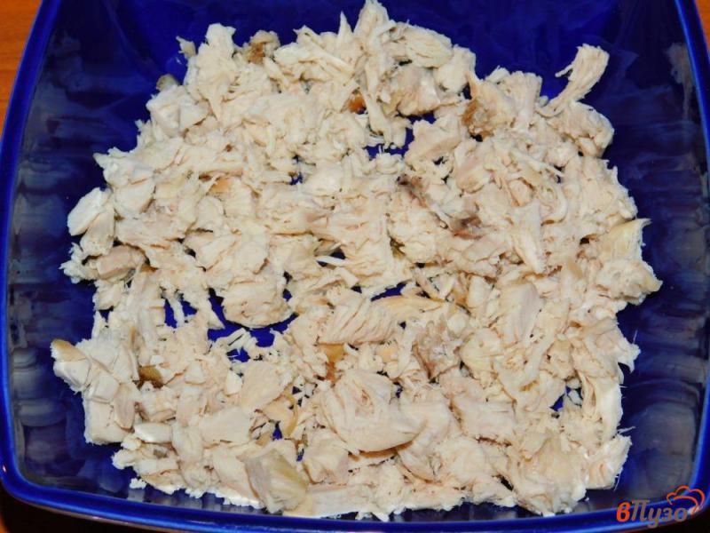 Фото приготовление рецепта: Салат с курицей и маринованными огурцами шаг №1