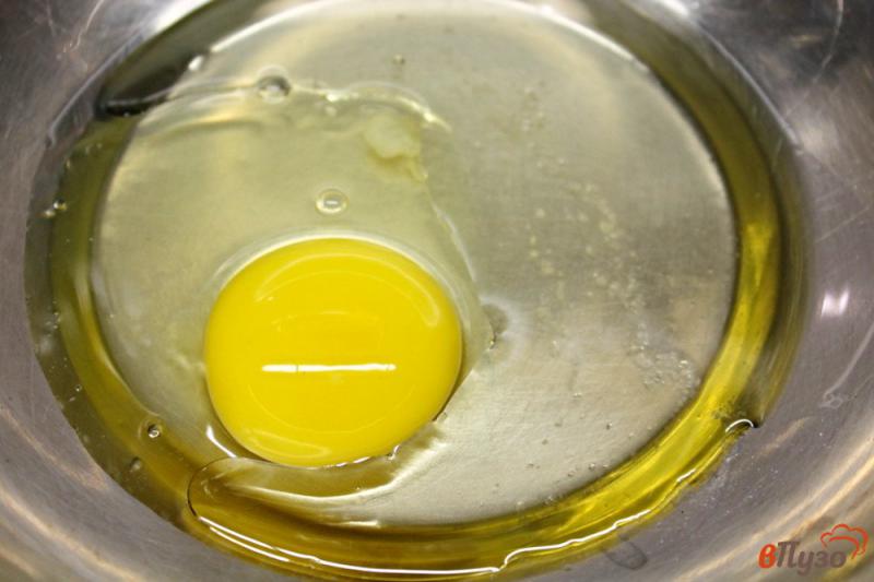 Фото приготовление рецепта: Пирог с яйцом, брынзой и зеленью шаг №1