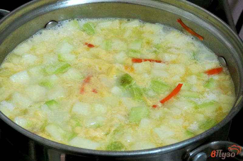 Фото приготовление рецепта: Суп из кабачков с молоком шаг №8