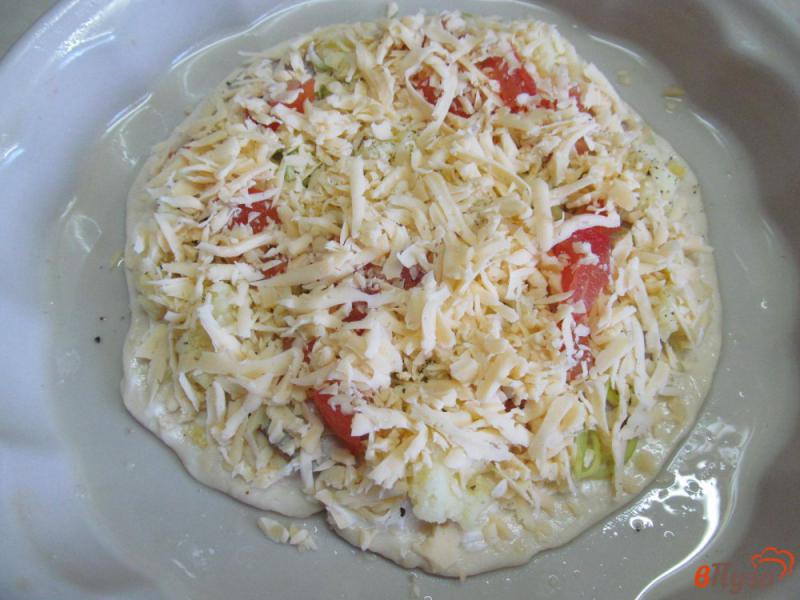 Фото приготовление рецепта: Белая пицца с бужениной и луком-порей шаг №5