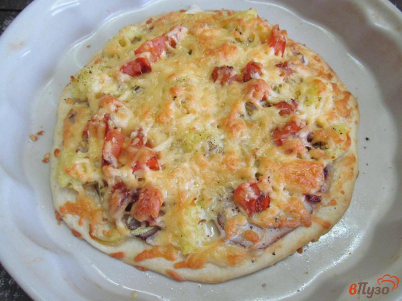 Фото приготовление рецепта: Белая пицца с бужениной и луком-порей шаг №6