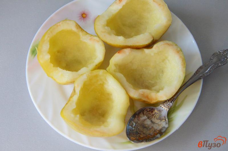 Фото приготовление рецепта: Яблоки, запеченные с творогом в микроволновке шаг №2