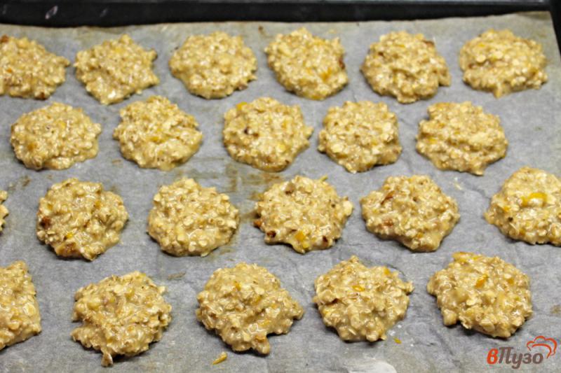 Фото приготовление рецепта: Овсяное печенье с орехами и корочкой лимона шаг №7